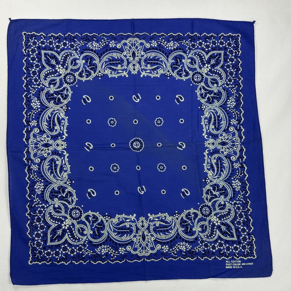 Vintage 2000S/ Y2K 100% Cotton Made In The U.S.A Bandana Blue And White
